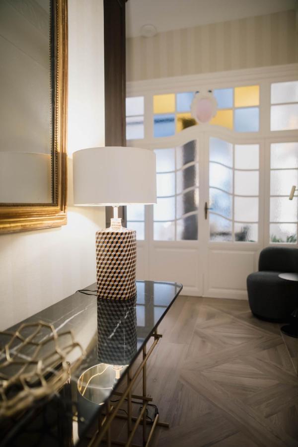 Myr Palacio Vallier Valencia Ngoại thất bức ảnh A table lamp