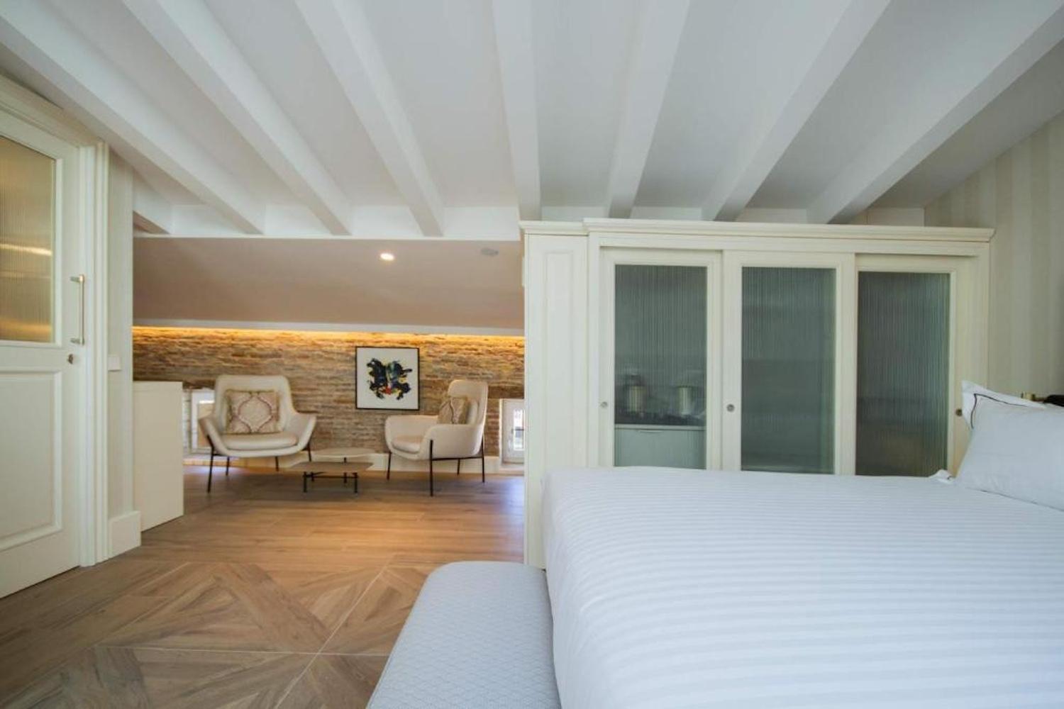 Myr Palacio Vallier Valencia Ngoại thất bức ảnh A room at the hotel