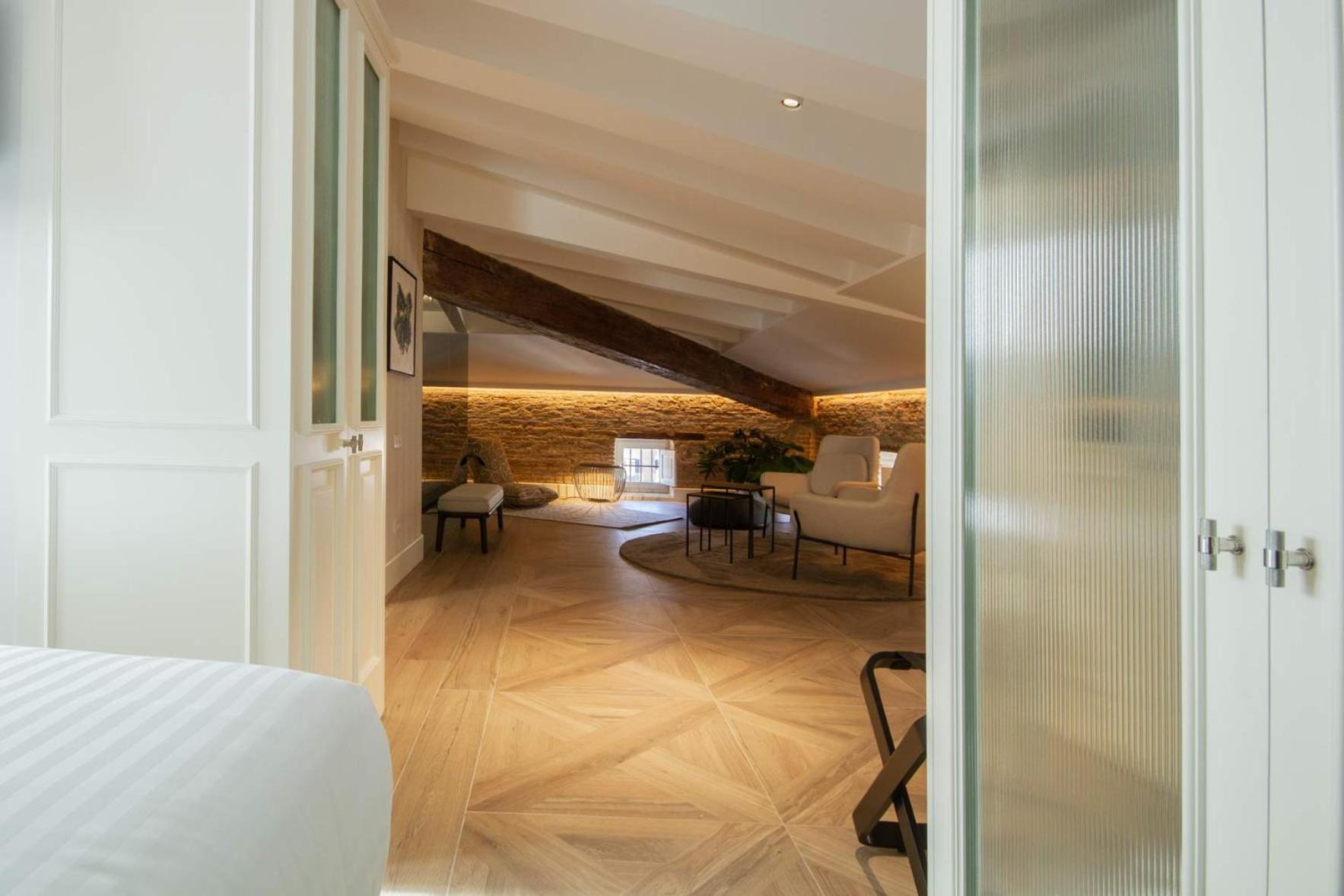 Myr Palacio Vallier Valencia Ngoại thất bức ảnh A suite at the Hotel Herzog