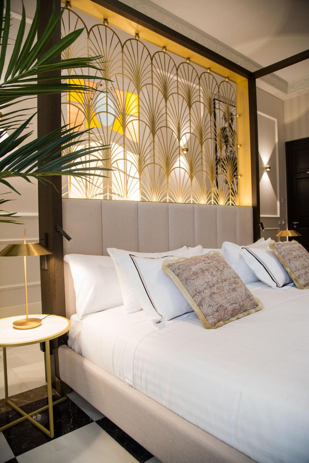Myr Palacio Vallier Valencia Phòng bức ảnh A bedroom at the hotel