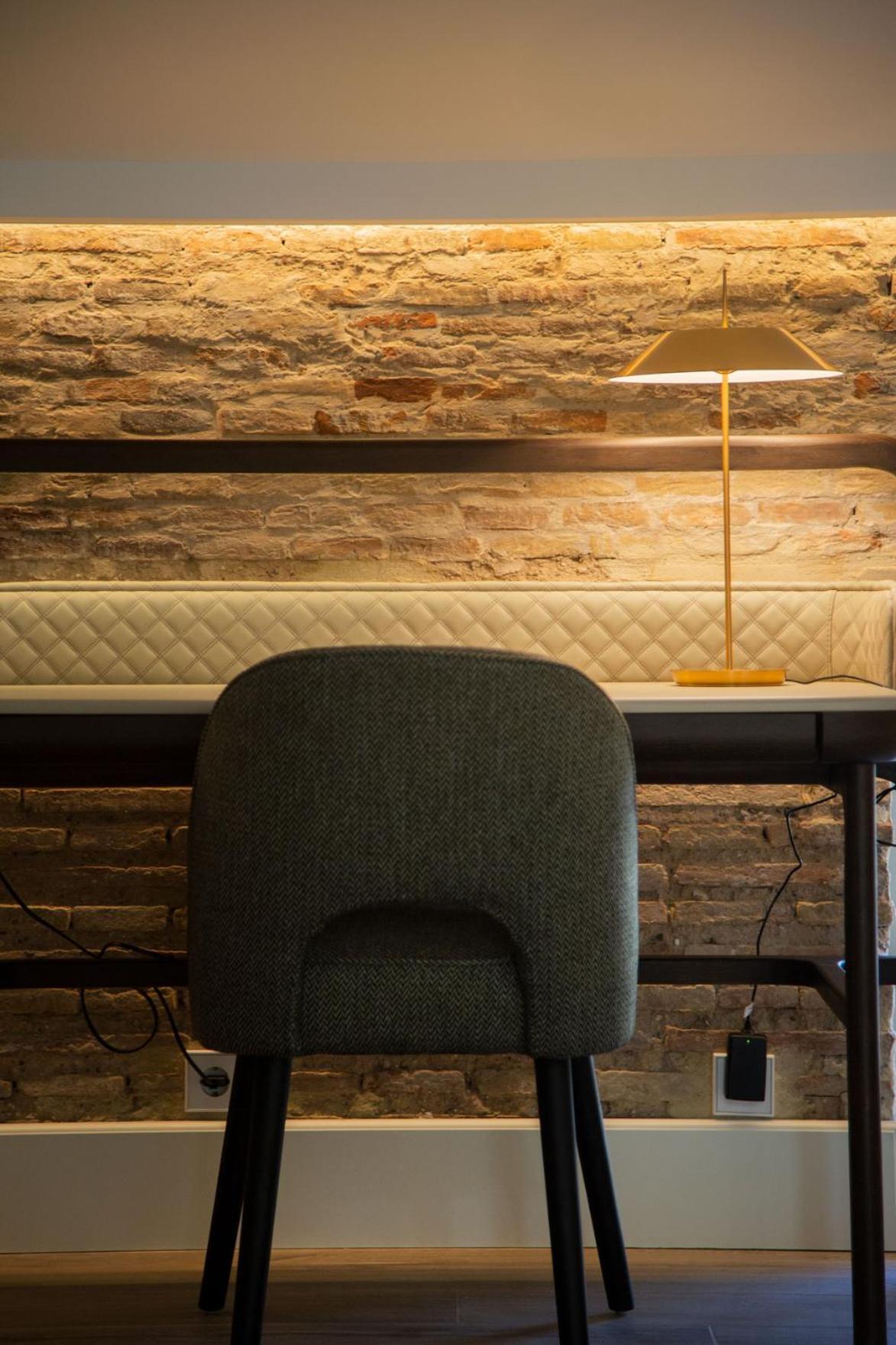 Myr Palacio Vallier Valencia Phòng bức ảnh A chair