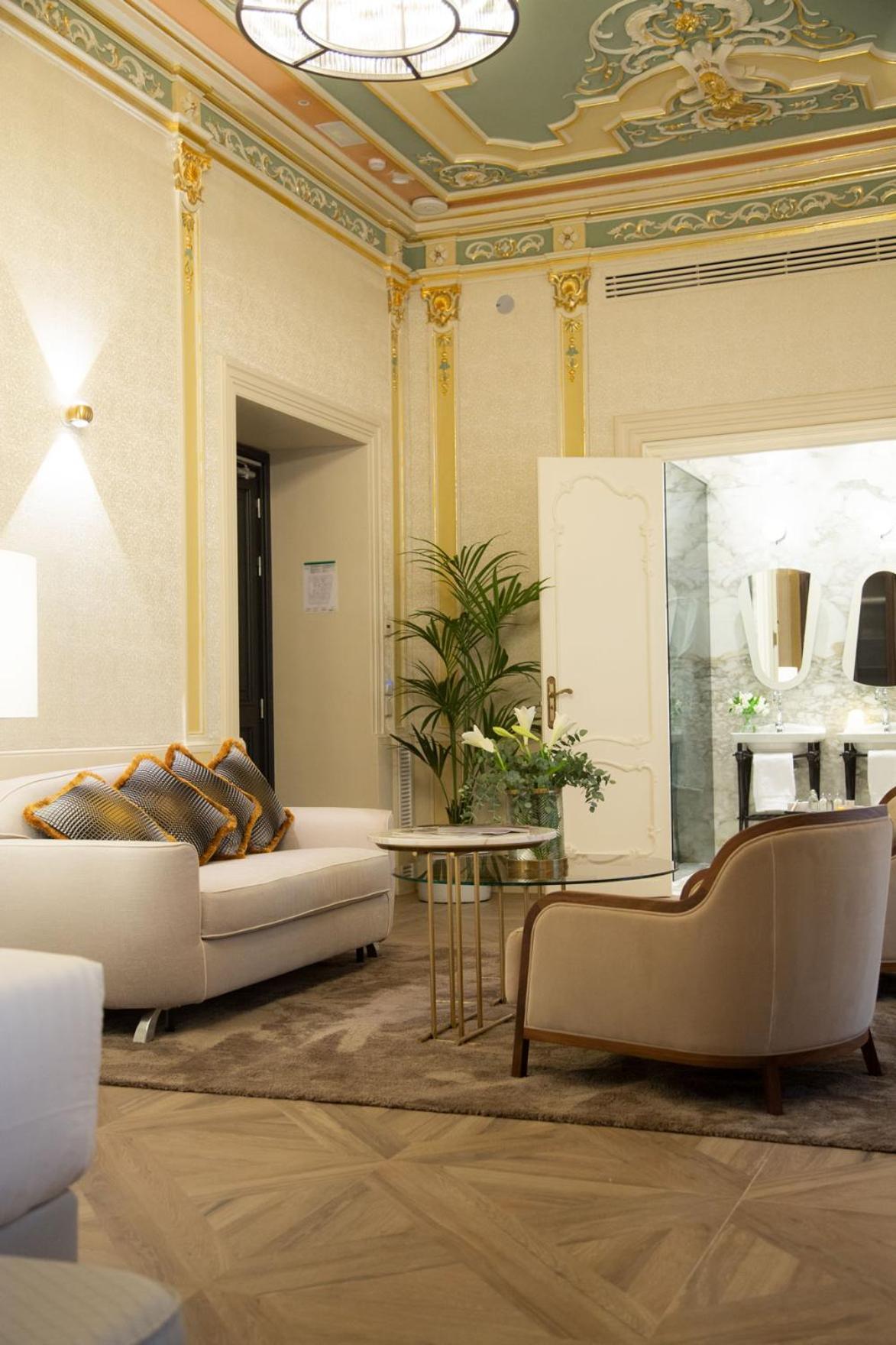 Myr Palacio Vallier Valencia Phòng bức ảnh The interior of the hotel