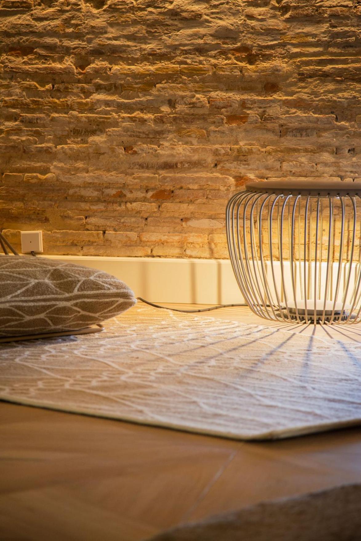 Myr Palacio Vallier Valencia Phòng bức ảnh A lamp