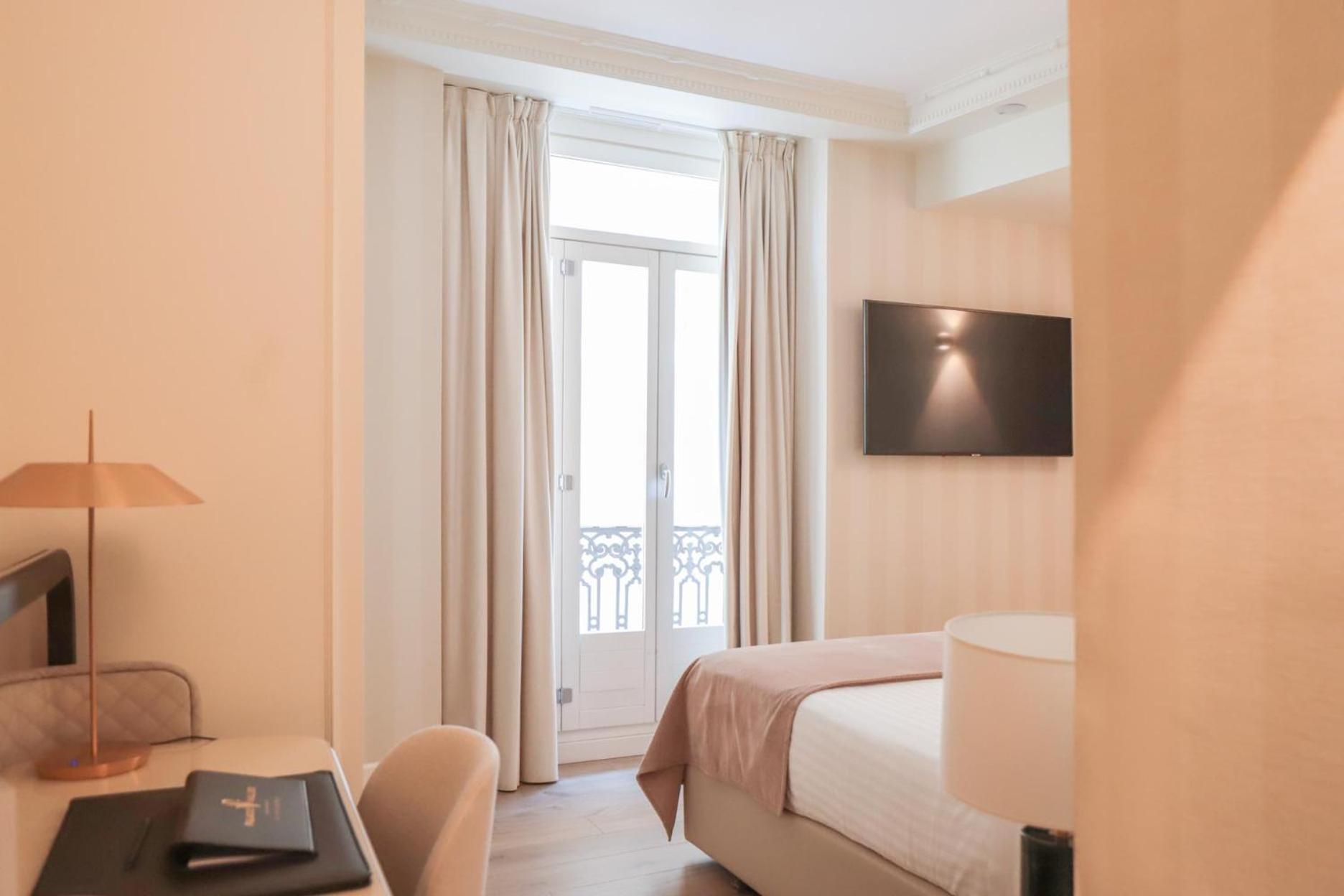 Myr Palacio Vallier Valencia Ngoại thất bức ảnh A room at the hotel