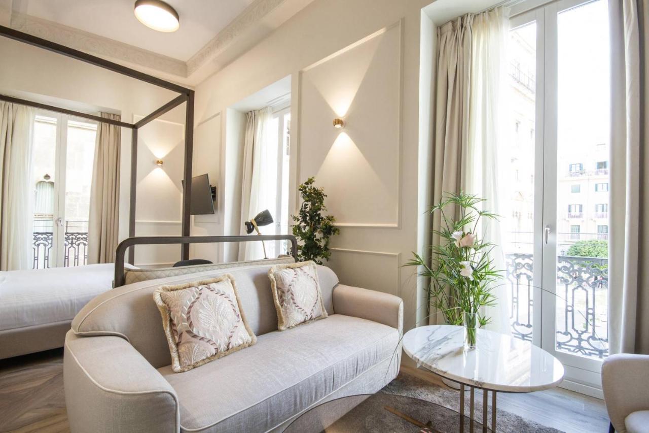Myr Palacio Vallier Valencia Ngoại thất bức ảnh A room at the hotel